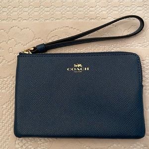 Coach cross grain corner zip NWT